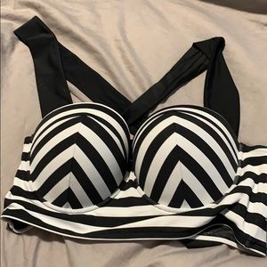New tie back, stripped Torrid swim top!
